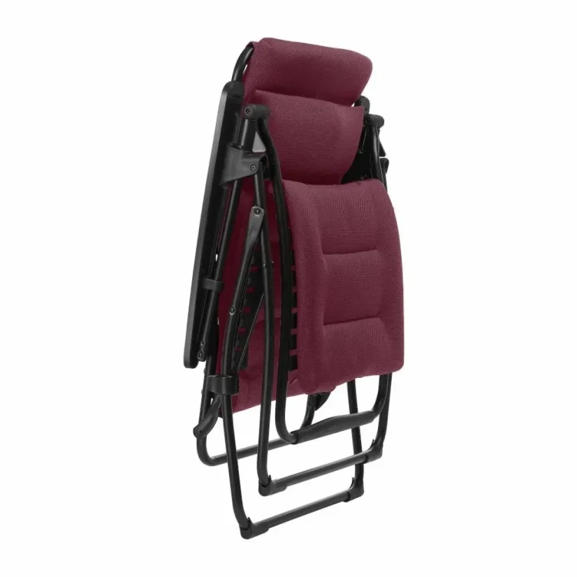 Relaxační křeslo Lafuma FUTURA AirComfort červená Bordeaux - složené pro snadné skladování.