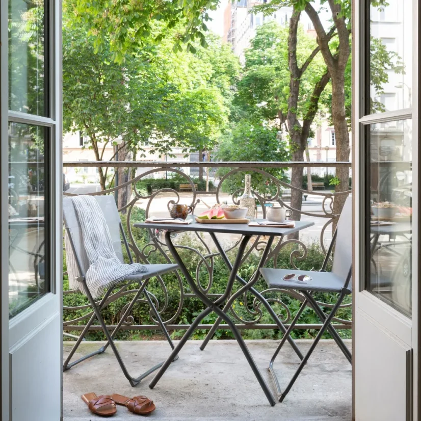Sada BALCONY II – skládací stůl 64×70 cm + 2 ultra kompaktní židle | ColorBlock šedá Terre