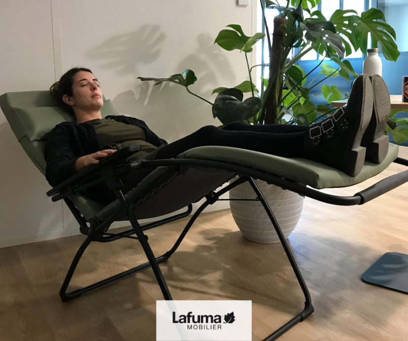 Zdravotní křeslo Lafuma VITAL zelená Sauge relaxační zóna pro zaměstnance.