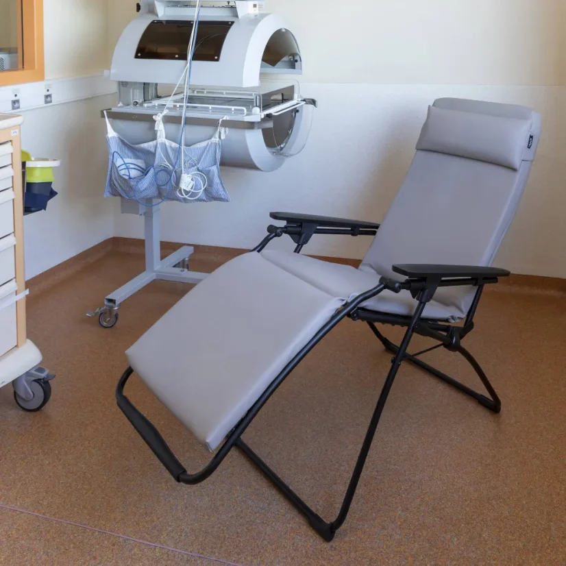 Lafuma VITAL béžová Gypse lekárska stolička pre neonatológiu.