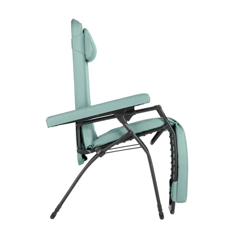 Pohľad na profil úplne čalúneného kresla Lafuma OXYGÈNE v zelenej farbe Eucalyptus.