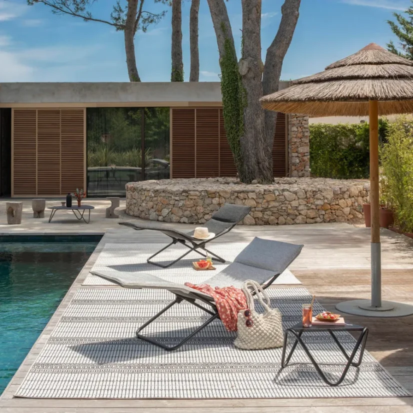 Skládací lehátko Lafuma Mobilier BAYANNE chaise lounge Tundra černá Ebene