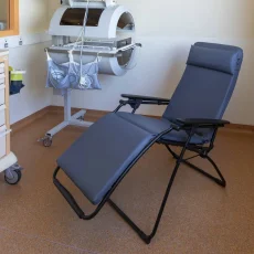 Zdravotní křeslo Lafuma VITAL s virucidním potahem AGIVIR pro nemocnice.