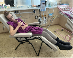 Lafuma křesla přinášejí úlevu také maminkám a prospívají miminkům: Projekt Relax do nemocnic pokračuje!