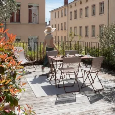 Sada BALCONY II – skládací stůl 120×70 cm + 4 ultra kompaktní židle | ColorBlock oranžová Canyon