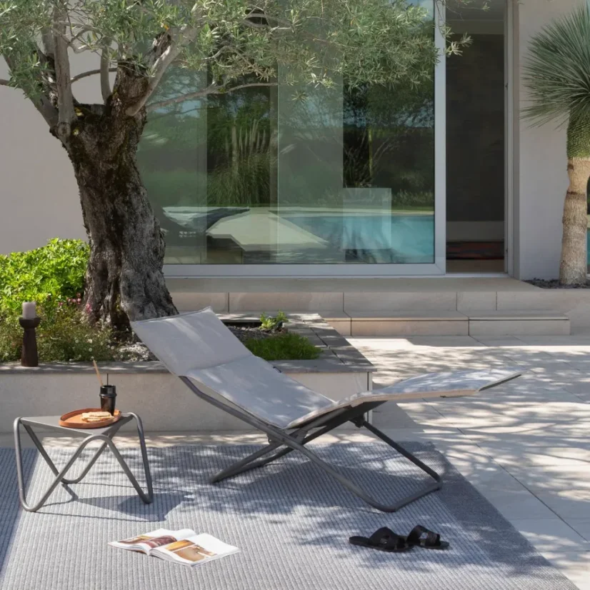 Skládací lehátko BAYANNE chaise lounge Hedona béžová Latté
