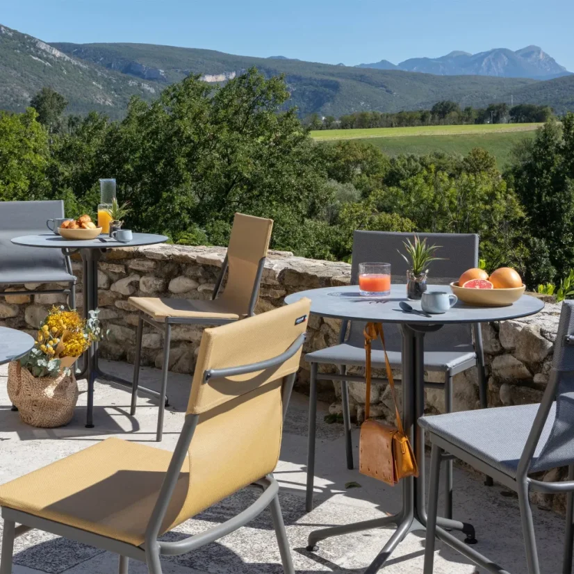 Profi sada venkovní stůl a 2 židle bez područek HORIZON - černá Noir, deska HPL šedá Mineral, BatylineDUO