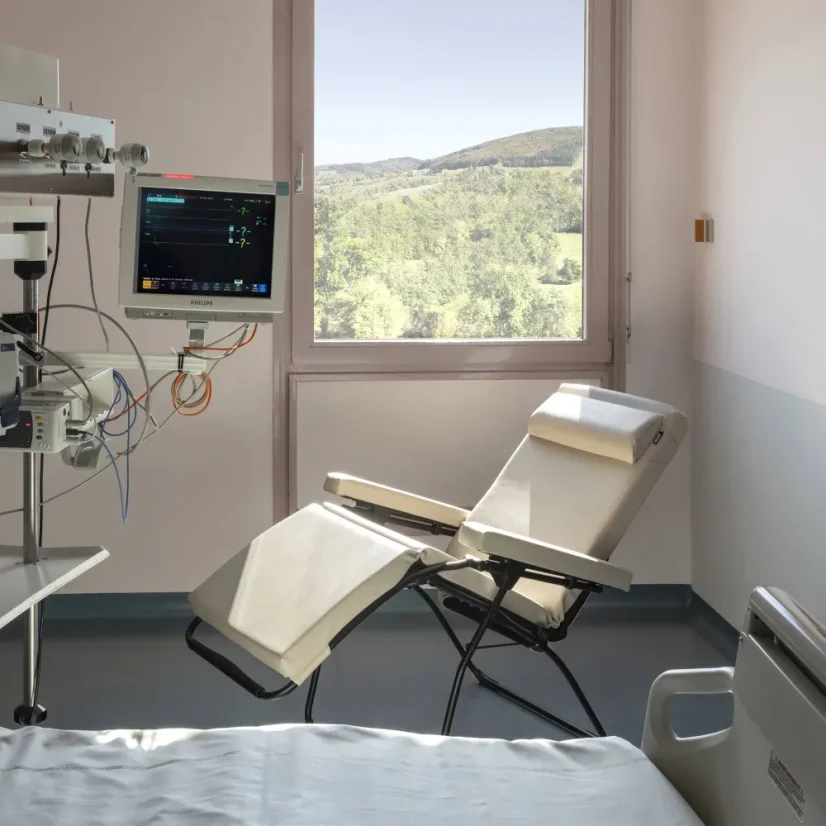 Lafuma OXYGÈNE béžová Grege lekárske kreslo v nemocnici.