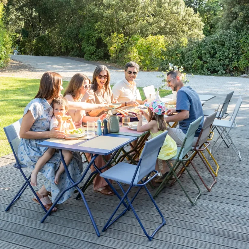 Skládací venkovní stůl Lafuma BALCONY II modrá Indigo – 64×70 cm
