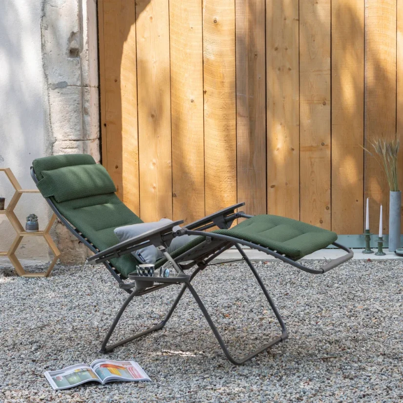 ZERO GRAVITY křeslo Lafuma FUTURA zelená Olive u stodoly.