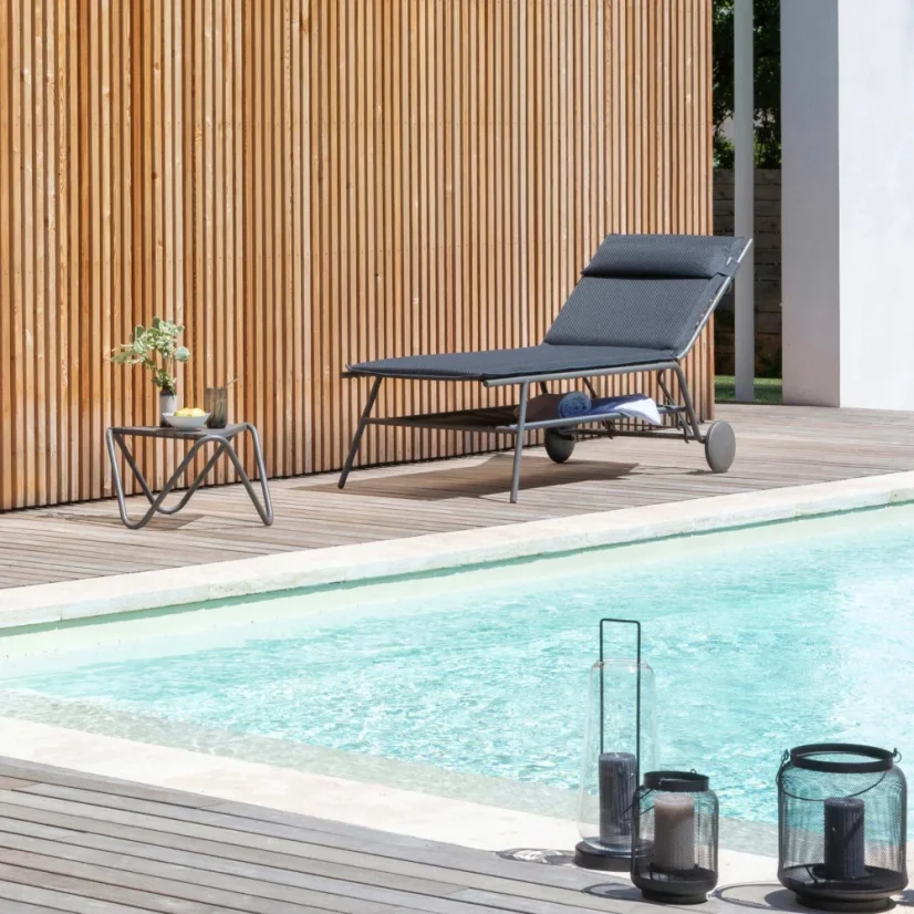 Opalovací lehátko vysoké MIAMI II HAUT BeComfort šedá Dark Grey