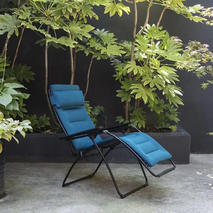Relaxační křeslo Lafuma FUTURA AirComfort modrá Coral blue - na terase.