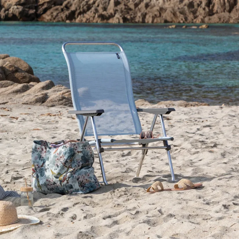 Nízké kempingové křeslo Lafuma ALU LOW BatylineISO modrá Ciel.