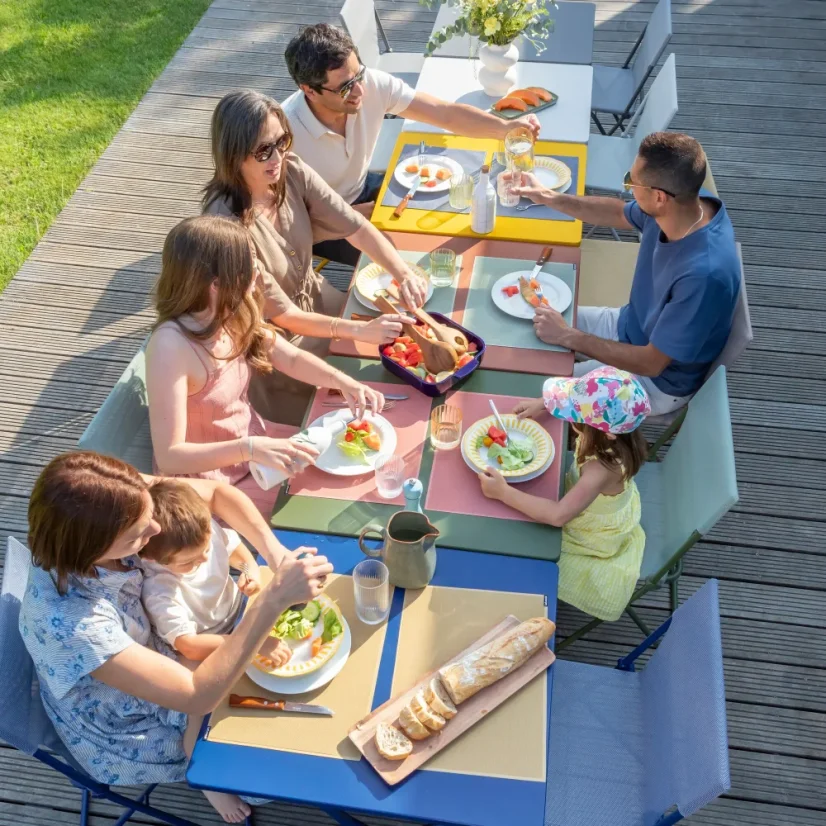 Skládací venkovní stůl Lafuma BALCONY II modrá Indigo – 64×70 cm