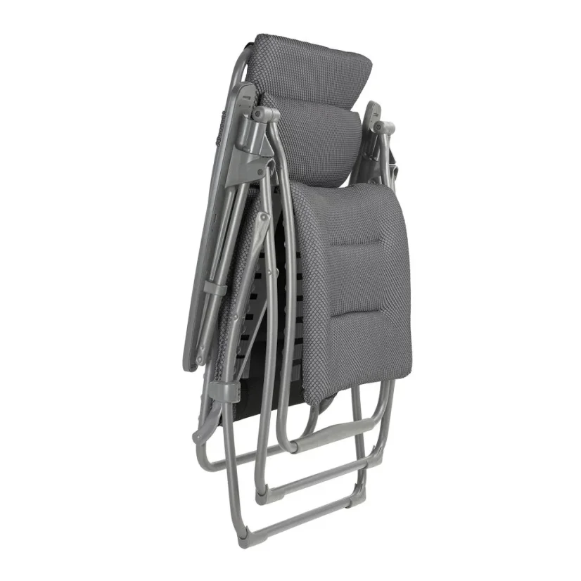 Skládací křeslo Lafuma FUTURA BeComfort šedá Silver ve složeném stavu.