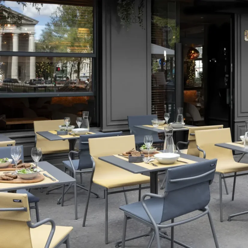 Profi sada venkovní stůl a 2 židle bez područek HORIZON - černá Noir, deska HPL šedá Mineral, BatylineDUO