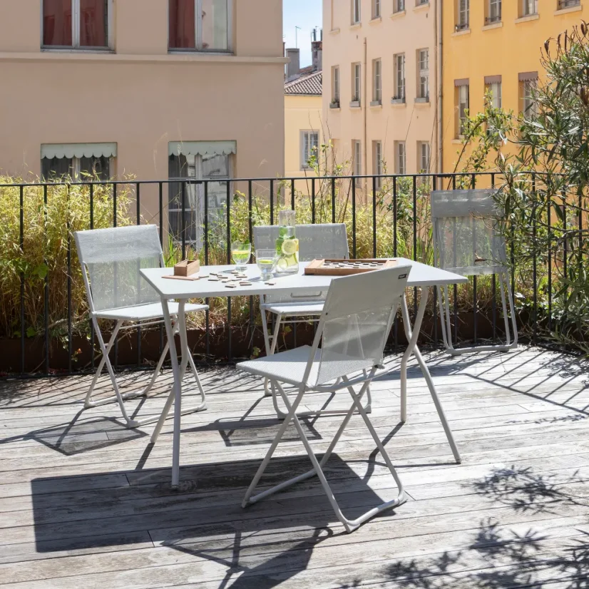 Sada BALCONY II – skládací stůl 120×70 cm + 4 ultra kompaktní židle | ColorBlock béžová Seigle