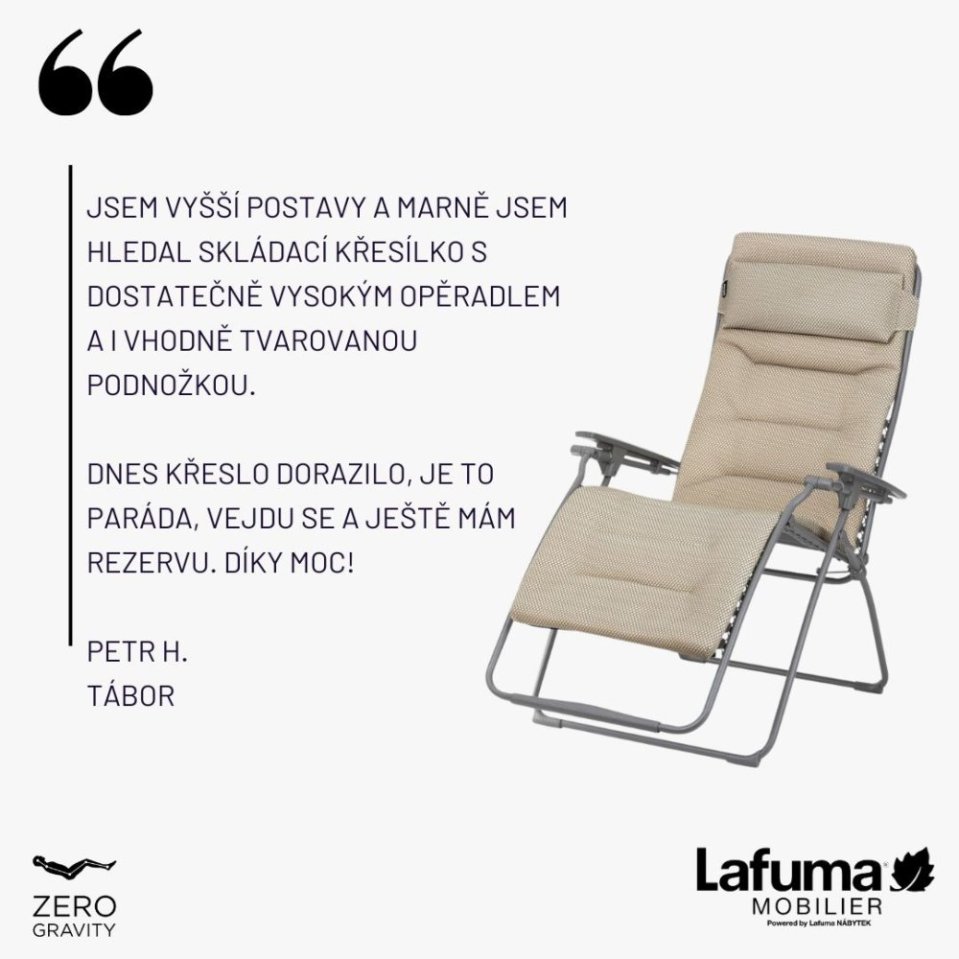 Zákazník vyšší postavy je nadšený, že konečně našel skládací křesílko s dostatečně vysokým opěradlem, do kterého se pohodlně vejde a ještě má rezervu.
